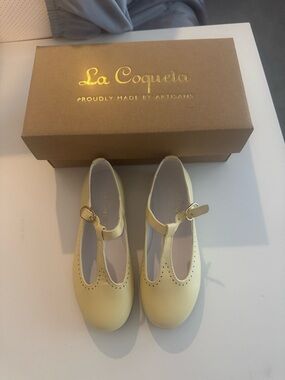 La Coqueta NWT Yellow T-Strap Mary Jane Shoes